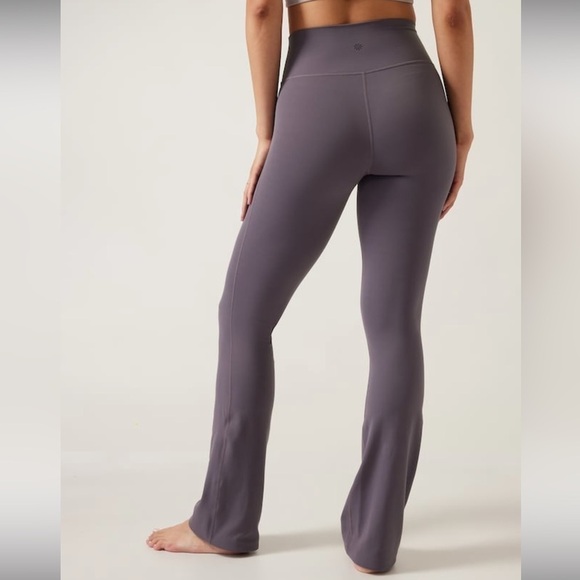 ✨Athleta Transcend Slim Pant in Dusk Violet, size Medium. - Picture 3 of 6